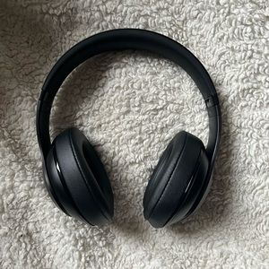 BEATS BY DRE STUDIO 2 WIRELESS HEADPHONES